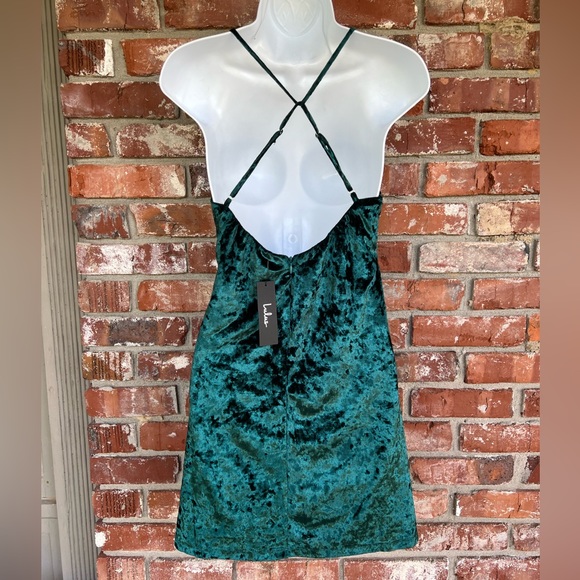 Lulu's green crushed velvet dress size medium NWT - Picture 5 of 10